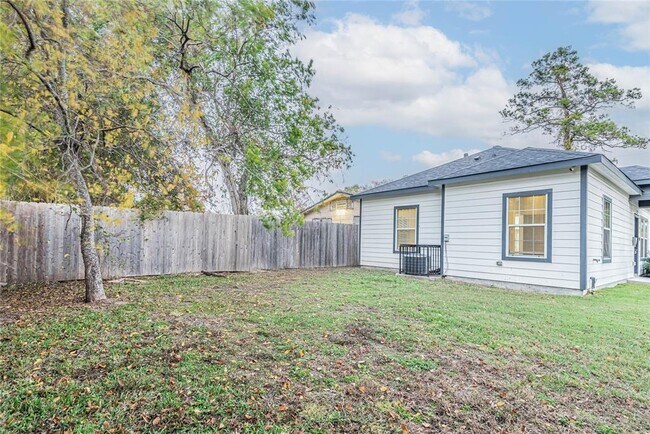 Building Photo - 8119 Autumn Ln