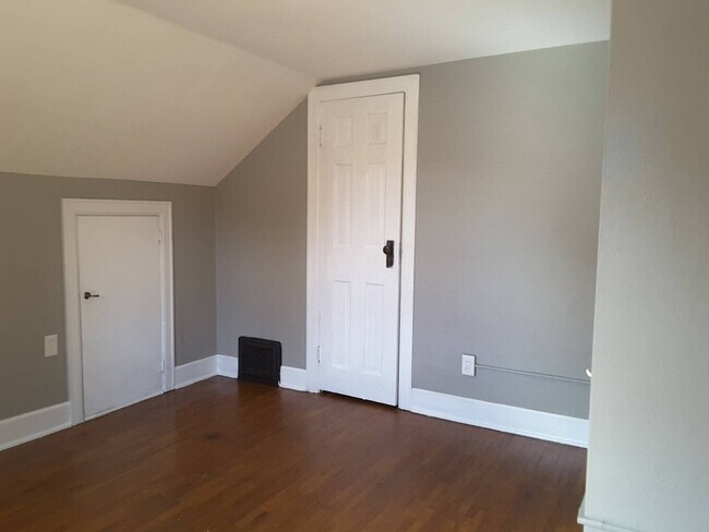 Building Photo - 3 Bedroom Home in Goshen with Unfinished B...