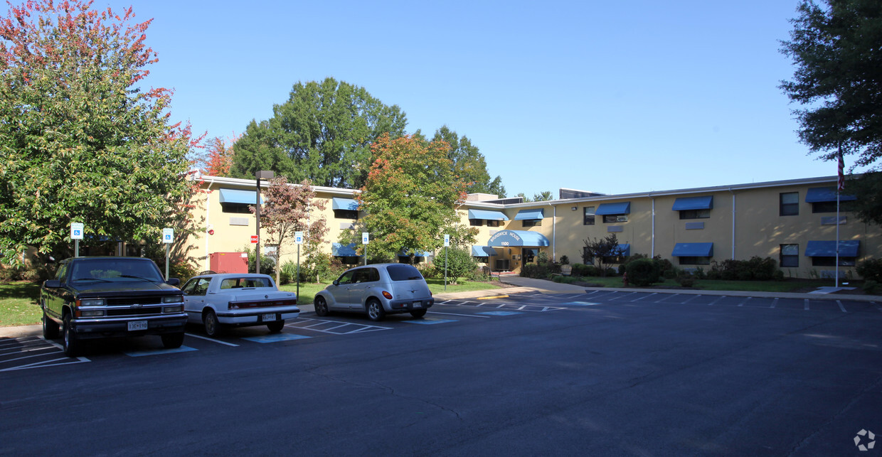 Primary Photo - Brunswick House Apartments- 62+