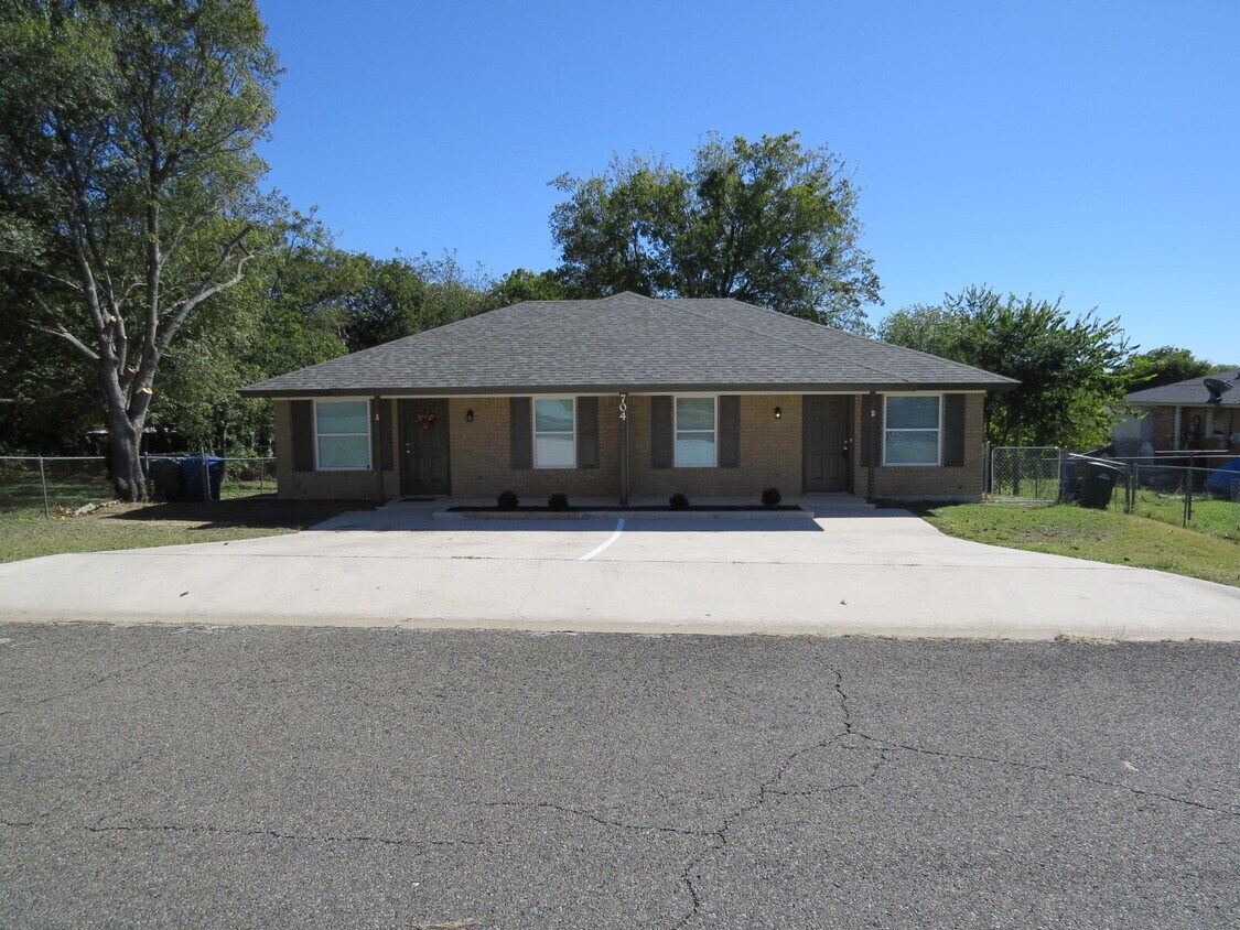 Foto principal - 704 N 7th St