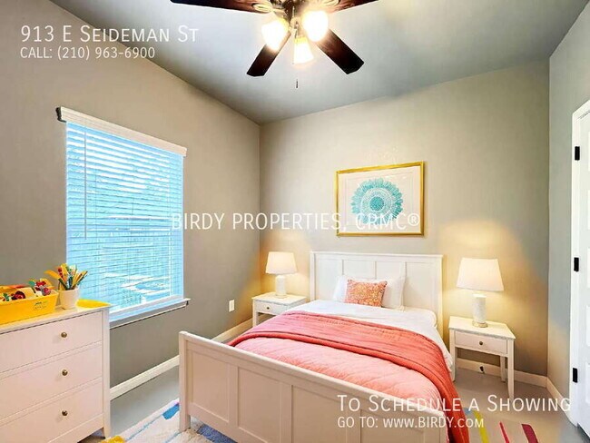 Foto del edificio - 913 E Seidemann St