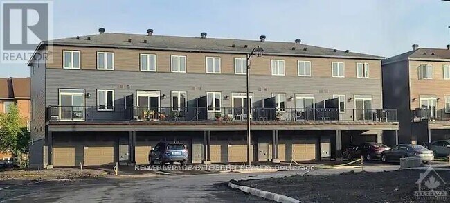 Building Photo - 51 Lakepointe Dr