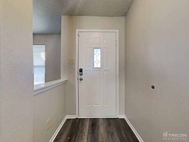 Building Photo - 2376 Bridlewood Dr