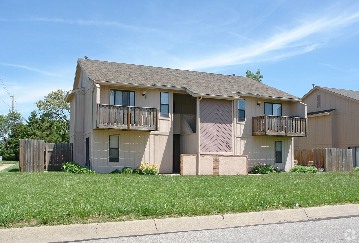 Building Photo - 3810-3814 Overland Dr