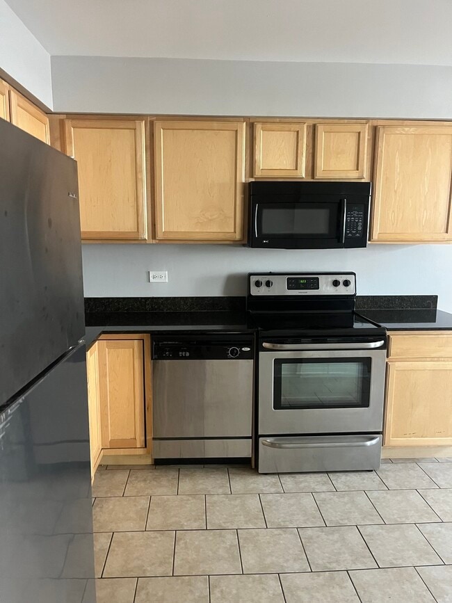 Building Photo - 9433 86th Ct