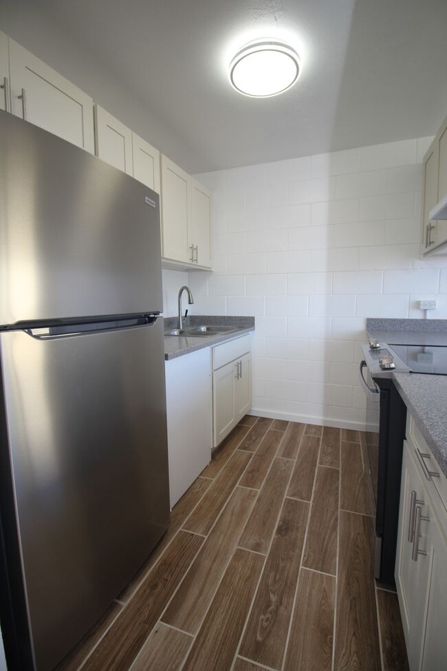 Foto del edificio - Beautifully Renovated 2-Bedroom Unit in Mi...