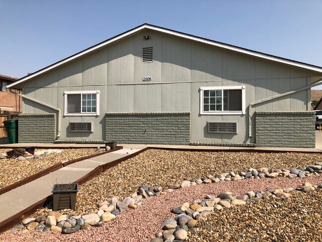 Building Photo - 2806 La Habra St