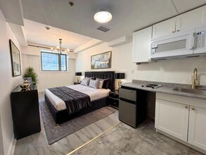 Building Photo - 259 St Paul St