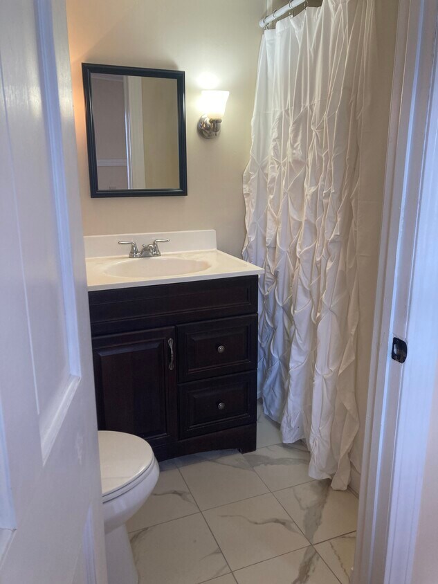 Full bath - 114 Maplewood Ave