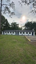 Building Photo - 836 SW 64th Terrace