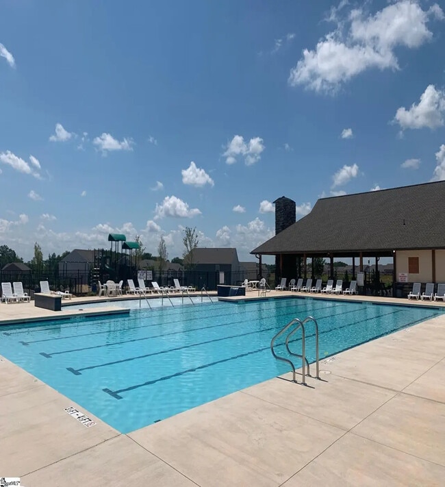 Building Photo - Fully Furnished Home - 1952 Crumhorn Ave