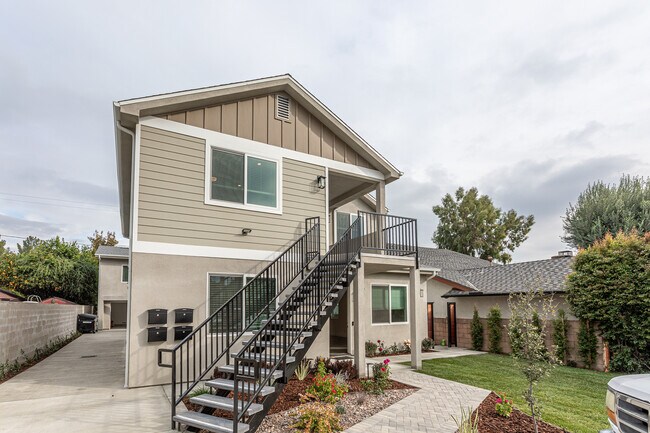 Fachada de la propiedad - 316 S Reese Pl