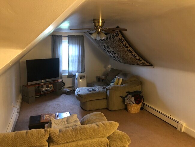 Habitación adicional - Segunda sala de estar - 4319 Tesla St