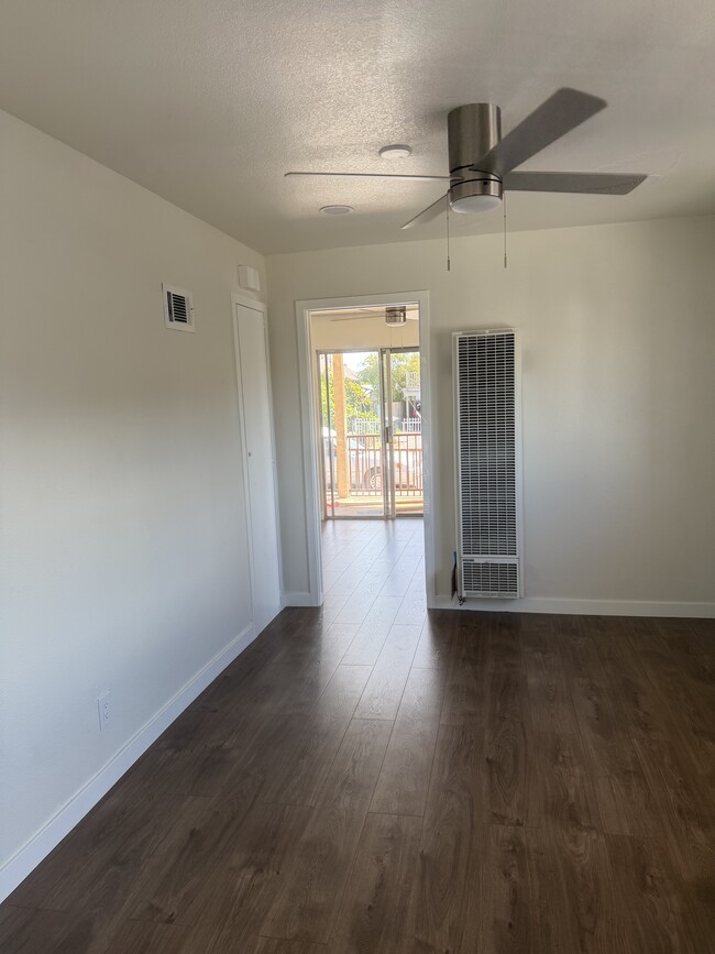 Foto del edificio - 821 S Alma Ave