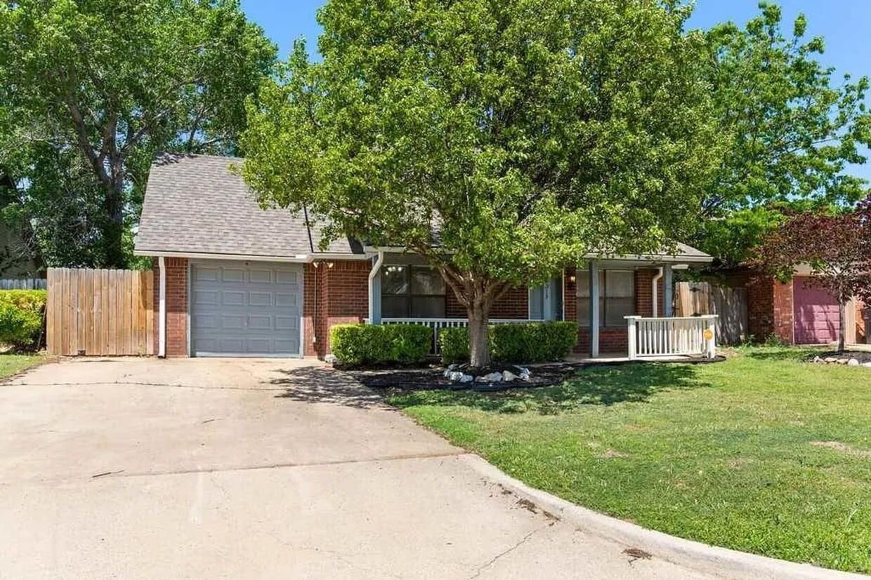 Primary Photo - 4013 SW Sunflower Ln