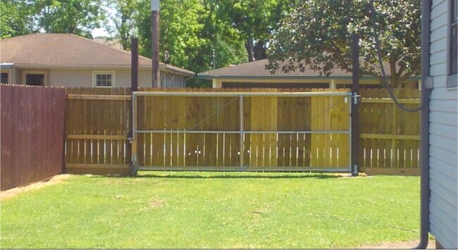 Foto del edificio - 723 S 33rd St