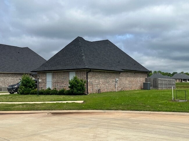 Building Photo - Rental in Rosedale