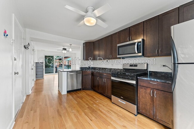 Building Photo - 6429 N Damen Ave