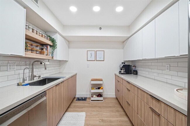Foto del edificio - 3600 Mystic Pointe Dr