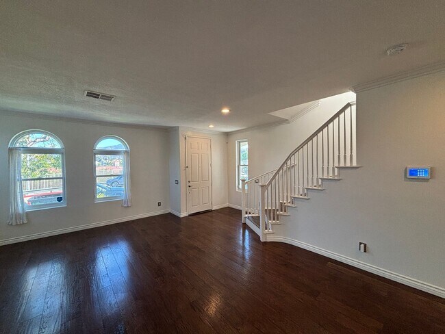 Building Photo - Charming 3BD/2.5BA House in Chula Vista W/...