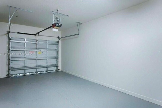 Foto del edificio - 833 Millbrae Ct