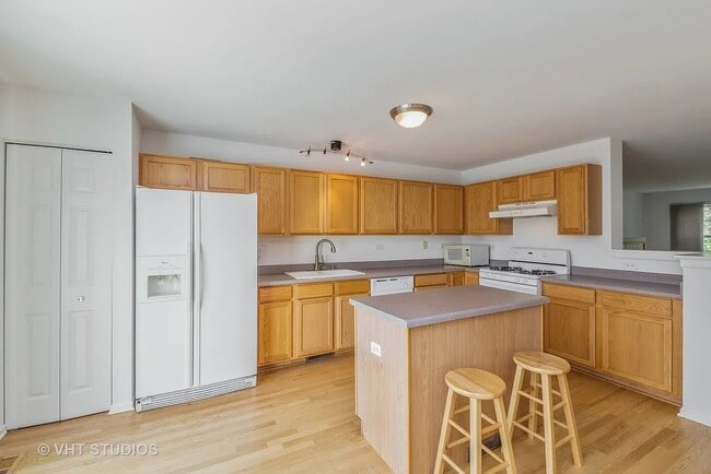 Building Photo - 852 S Insignia Ct