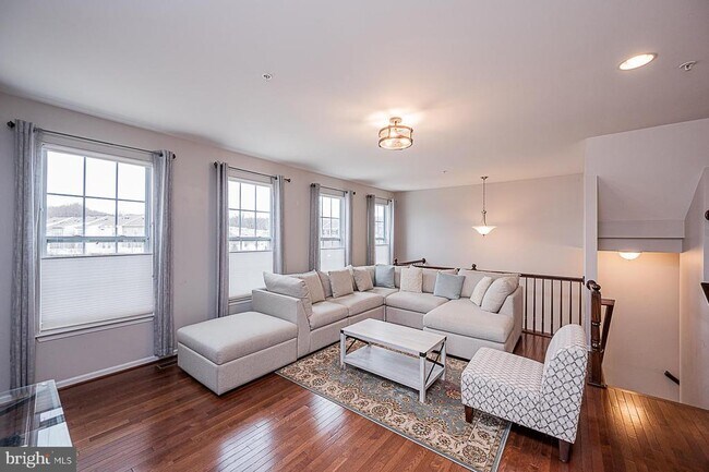 Building Photo - 6748 Green Mill Way