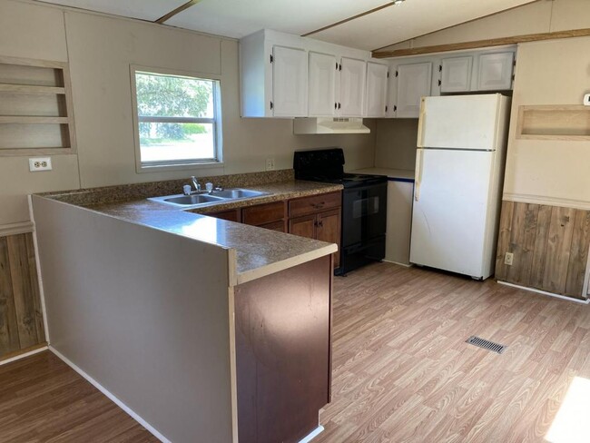 Building Photo - 4859 Nicole Lane