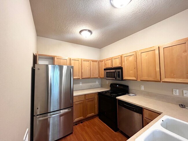 Building Photo - 2 Bedroom Beaverton Condo!