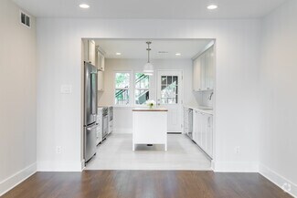Building Photo - 10715 Park Village Pl