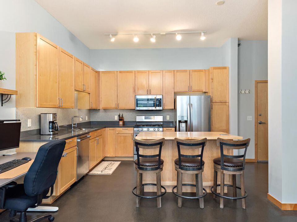 Foto principal - 2650 University Ave W