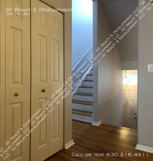 Building Photo - 1044 Savoy Ct