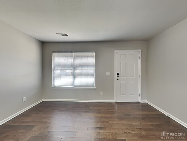 Building Photo - 131 Quail Springs Rd