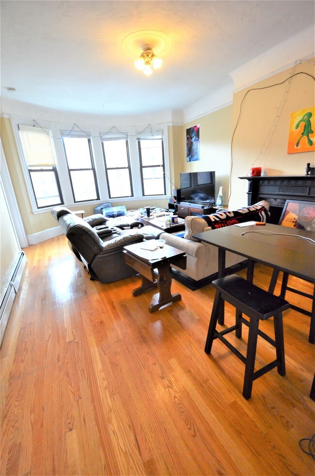 Foto del edificio - 587 Beacon St