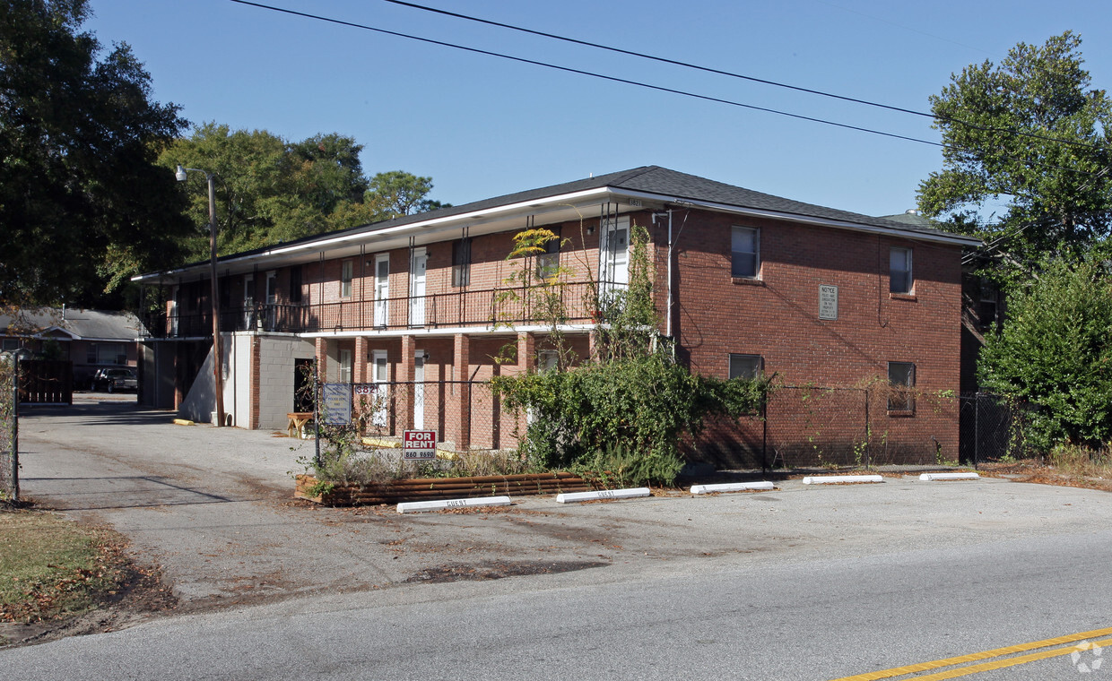 Primary Photo - McCrackin Apartments