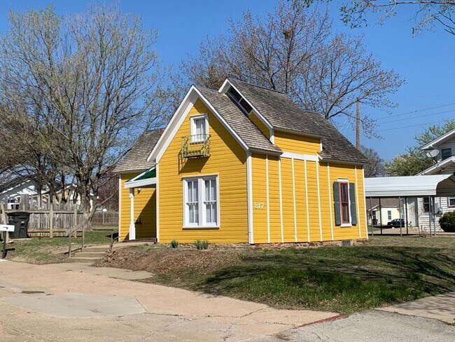 Building Photo - 817 S Shawnee Ave