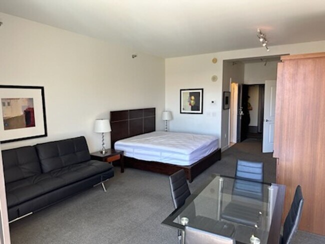 Building Photo - 1  Bedroom 1 Bath Condo Lake Las Vegas