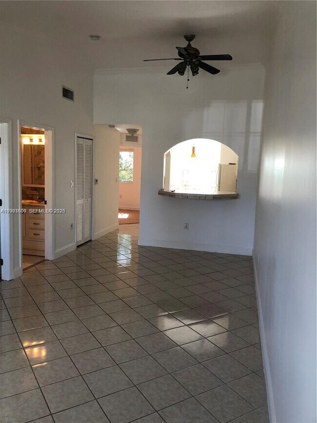 Building Photo - 1240 SE 31st Ct