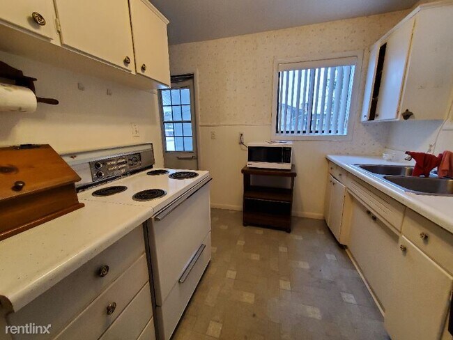 Building Photo - 3 br, 1 bath House - 968 Kendalwood