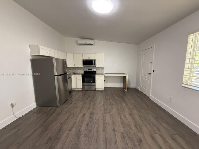Foto del edificio - 1330 NE 133rd St