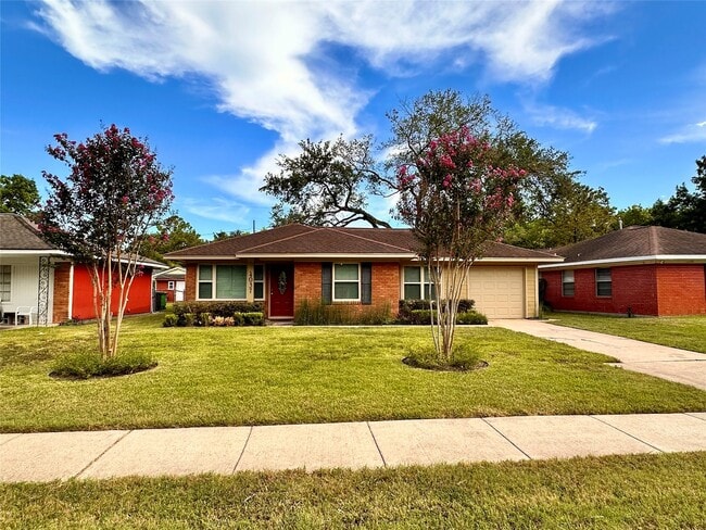 Building Photo - 4037 Woodfox St