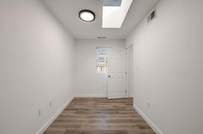 Building Photo - 1208 16th St NE