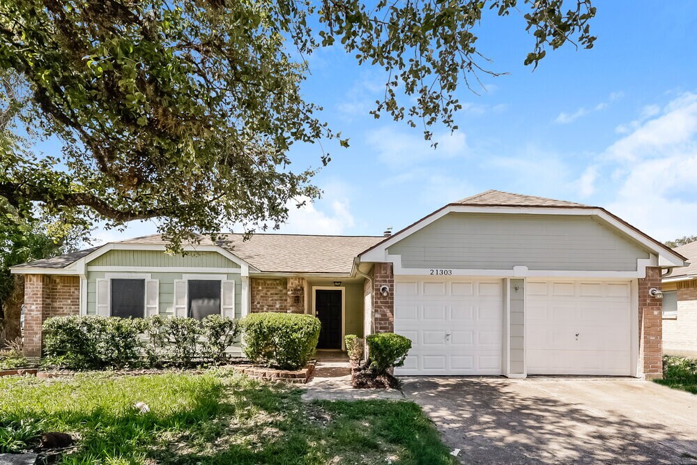 Foto principal - 21303 Bassbrook Dr