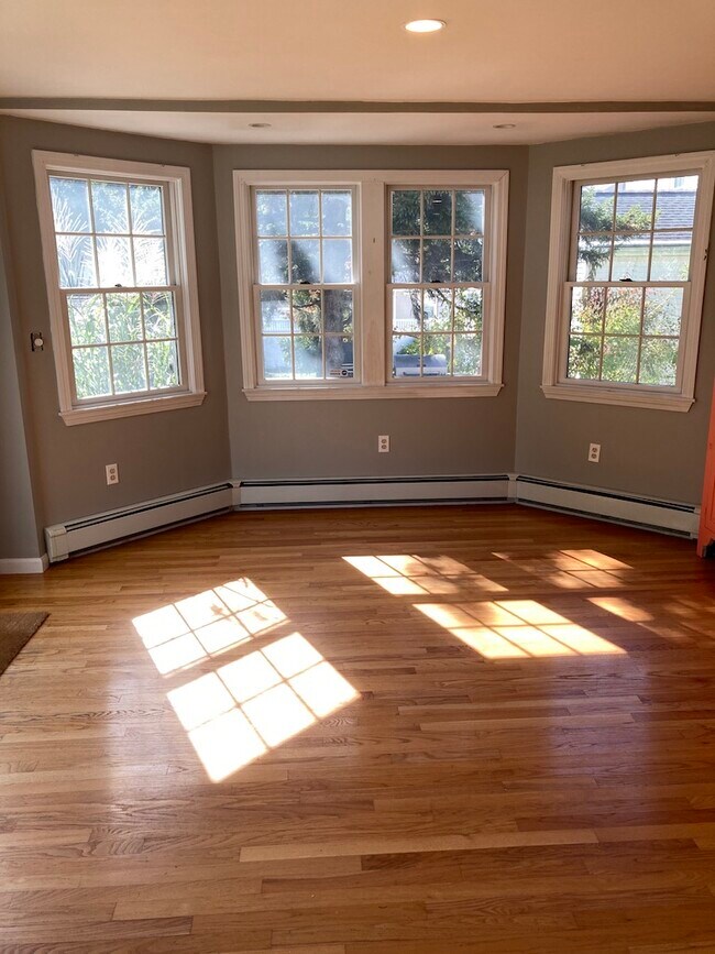 Lots of Sunlight - 45 Endicott Rd