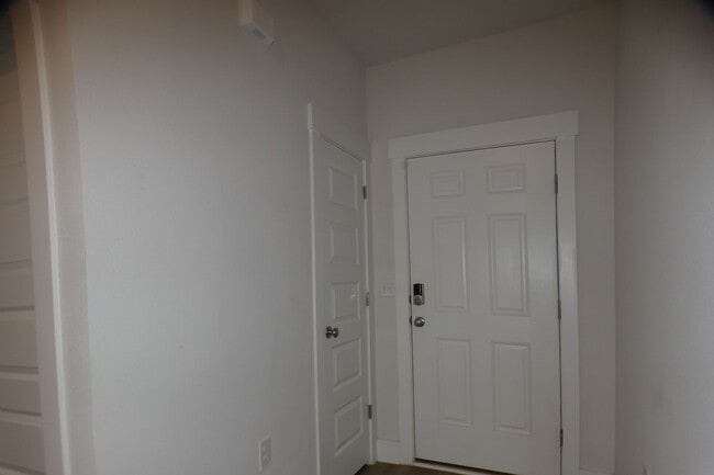 Building Photo - 4-Bedroom Home - Community Pool