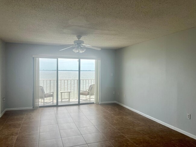 Building Photo - 6850 US-1