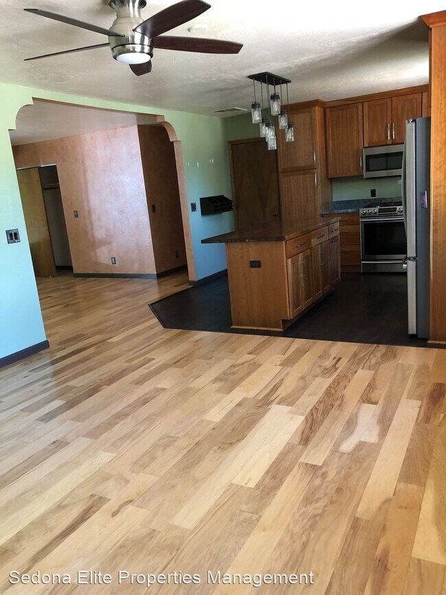 Building Photo - 2 br, 2 bath House - 245 Oak Creek Blvd.