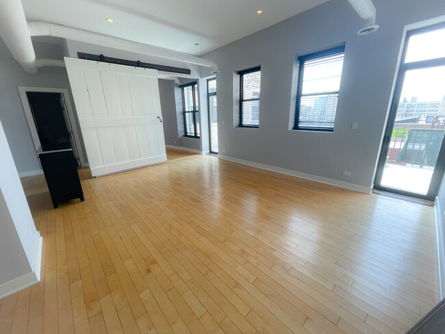 Building Photo - 811 W Eastwood Ave