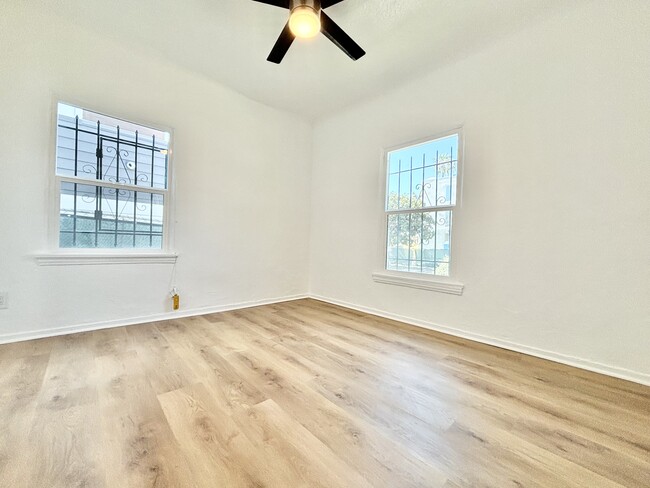 Building Photo - 1812 W 36th St