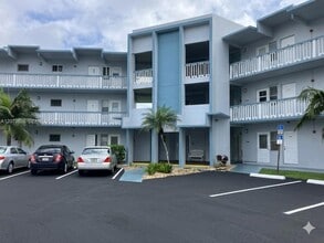 Building Photo - 2300 Park Ln